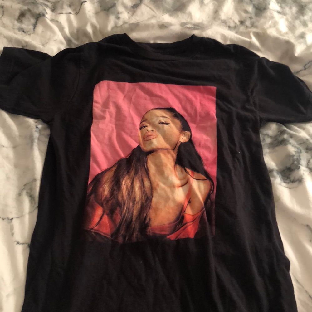 Ariana Grande tour tee